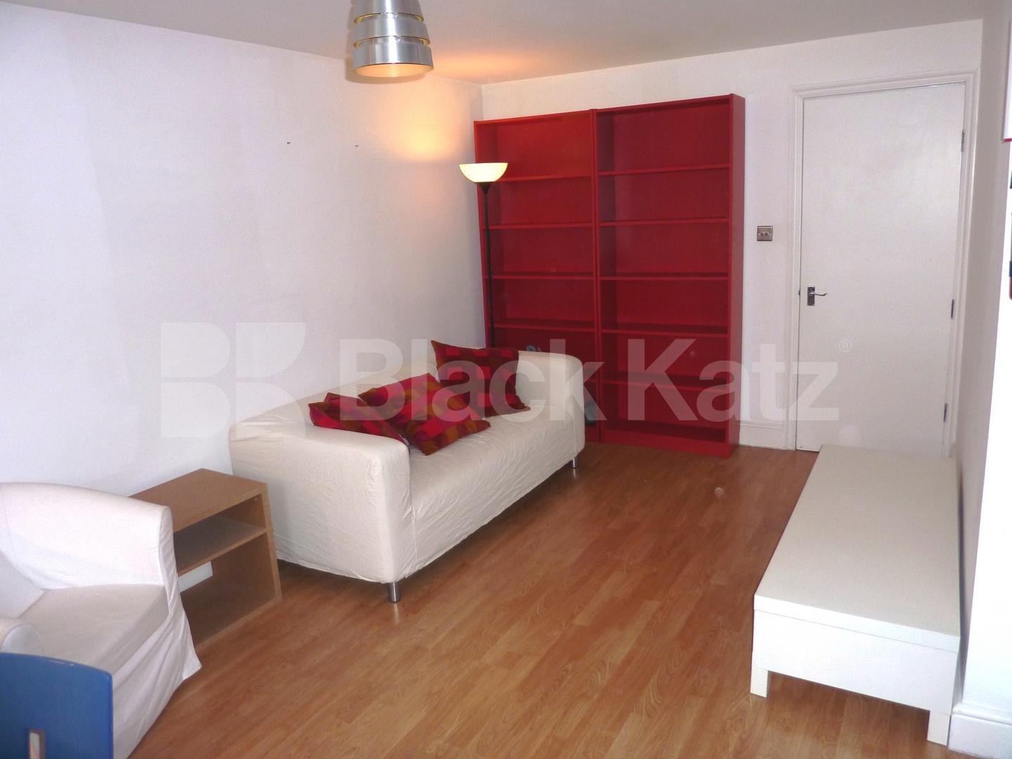 			MINS TO POTOBELLO ROAD MARKET!, 1 Bedroom, 1 bath, 1 reception Flat			 Portobello Road, NOTTINGHILL/LADBROKE GROVE